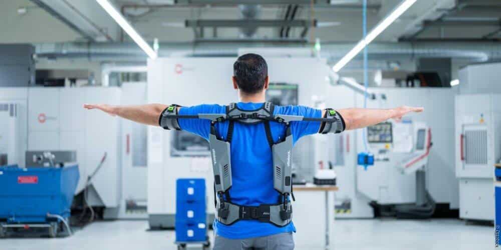 Exoskelett Pr vention Mann f hrt Modell vor ottobock vb Contact Data